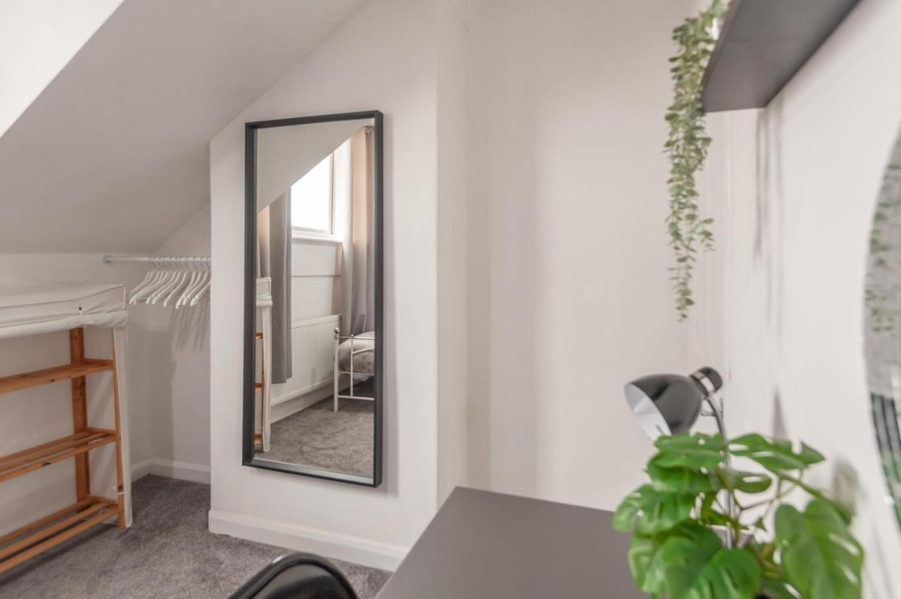 Вилла Leeds 4-Bed House - Sleeps 9 Free Parking & Wifi Экстерьер фото